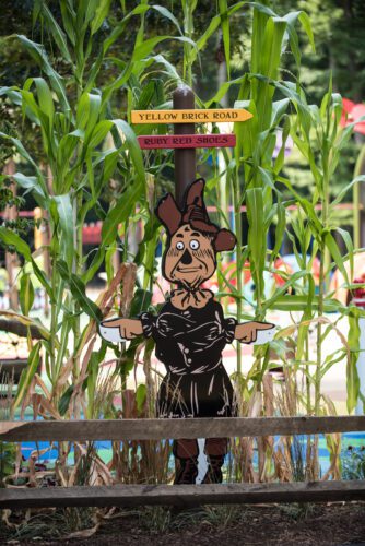 Scarecrow wayfind sign.